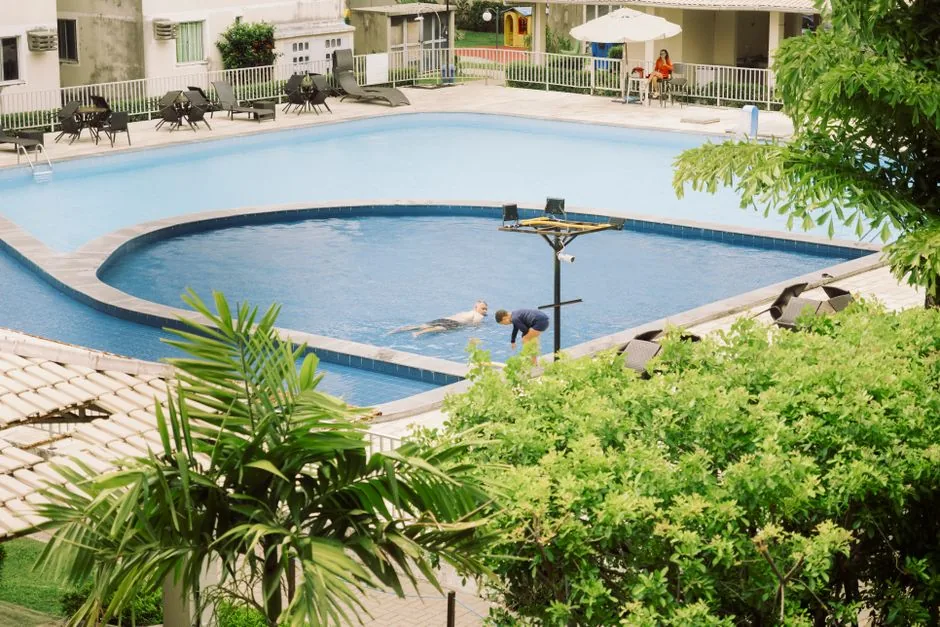Airbnb vs hotel pros and cons