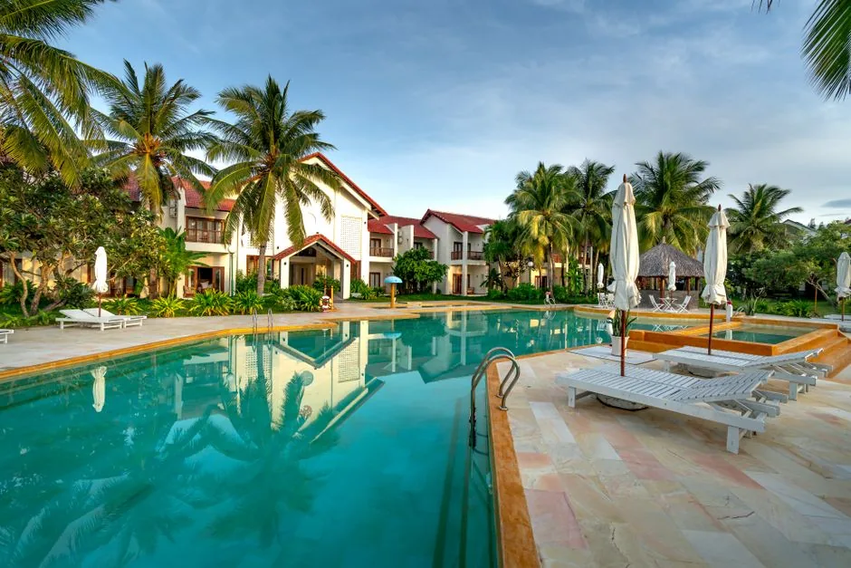 Beginner travelers redeeming hotel reward points for a free night