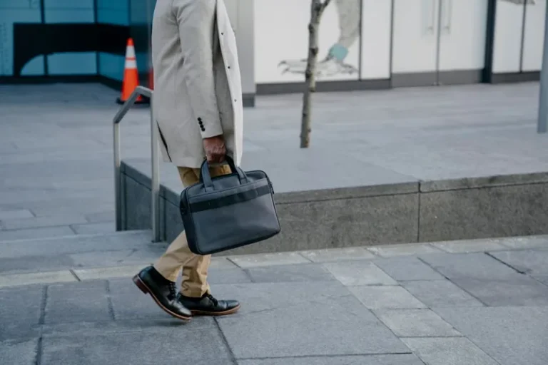 Hard vs Soft Luggage: Which Suitcase Wins for Your Next Trip?